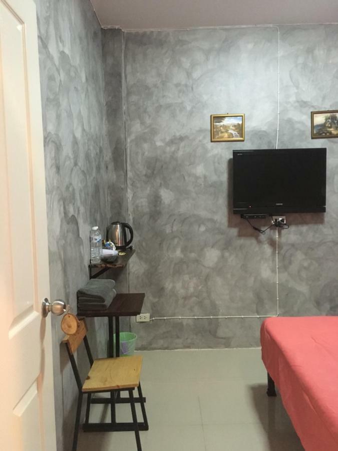 Innkhun House Urt Suratthani Airport Сураттхани Экстерьер фото