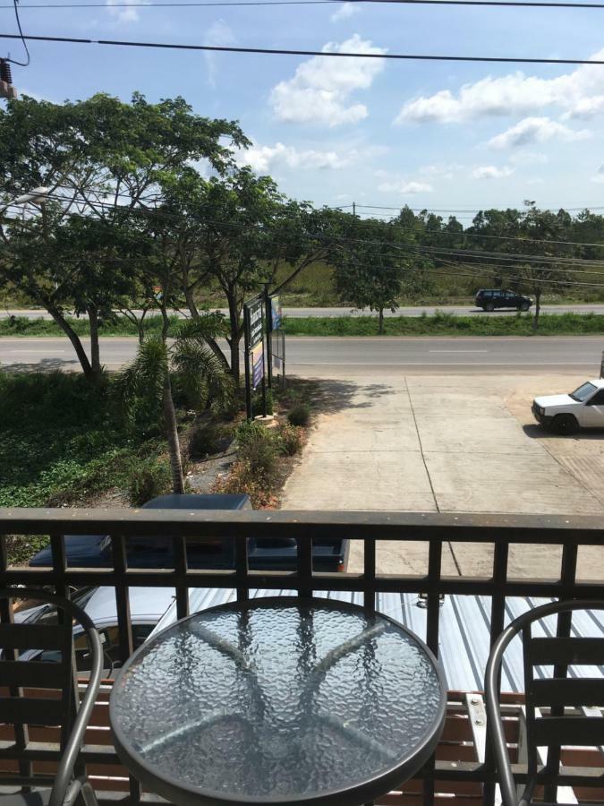 Innkhun House Urt Suratthani Airport Сураттхани Экстерьер фото